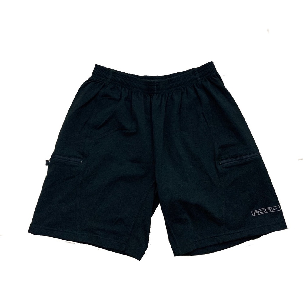 Nike ACG essential shorts (Sz L)